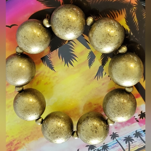 Chunky gold beaded stretch bracelet - Picture 4 of 6